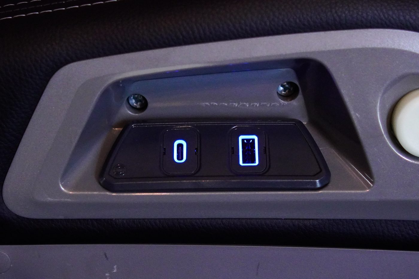 Tomadas USB individuais na poltrona